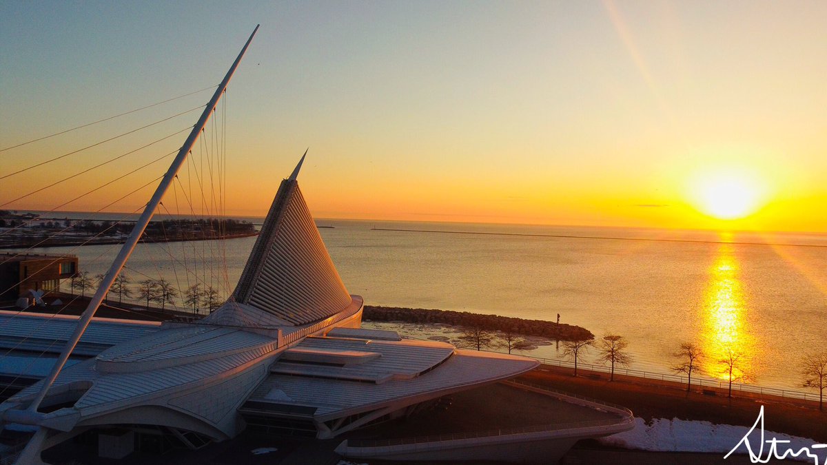 MKEPhotoSteve's tweet photo. sunrise: 03/05/21
#wiwx #mkelakefront
@LindseySlaterTV @s_barichello @BrookeBrighton @KristenWeather @MilwaukeeArt @Mark_Baden @Tom_Wachs @MarisaWoloszyn https://t.co/J9S4lWHXjf