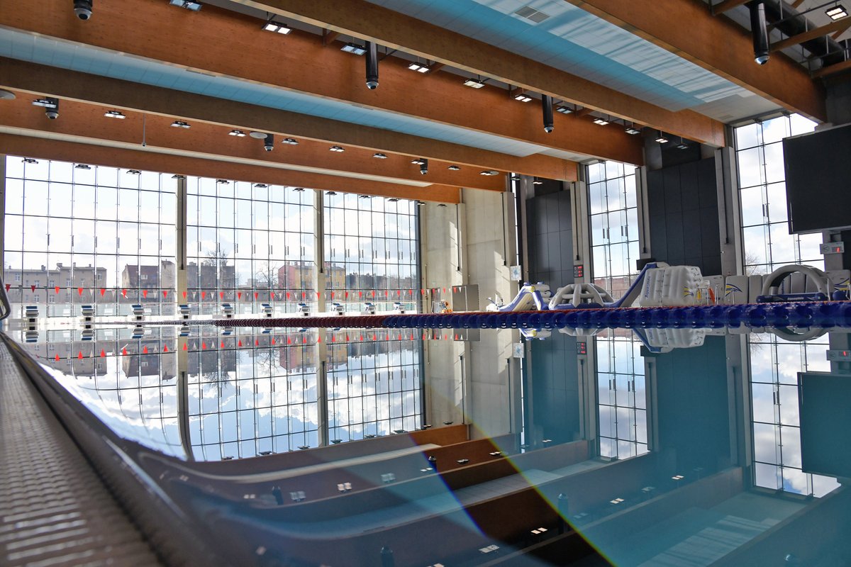 BydgoszczPL's tweet photo. Otwieramy Astorię! 🏊‍♀️🏊‍♂️ Kiedy?

Już w najbliższy poniedziałek, 8 marca o godz. 8:03 swoją działalność zainauguruje Centrum Rekreacji Astoria. Ten długo wyczekiwany obiekt będzie otwarty dla mieszkańców codziennie!

⏬⏬⏬
Więcej: https://t.co/sJBXvpKOdB

#Bydgoszcz https://t.co/VeV75jSf0M