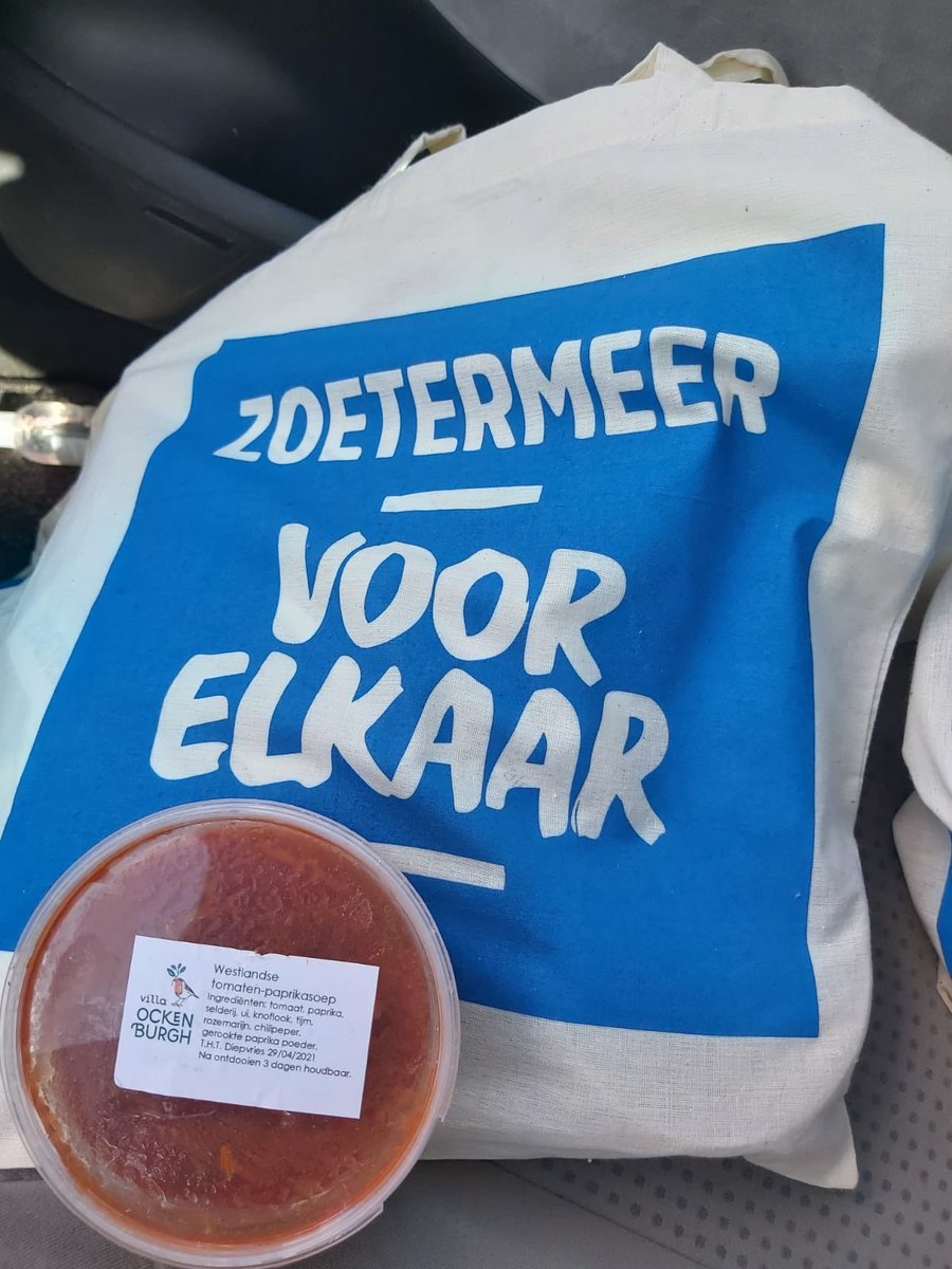 Soep uitdelen in Buytenwegh Zoetermeer! Even een praatje met bewoners van Buytenwegh aan de deur. #naarelkaaromkijken #samentegeneenzaamheid #samensterkjnbuytenwegh