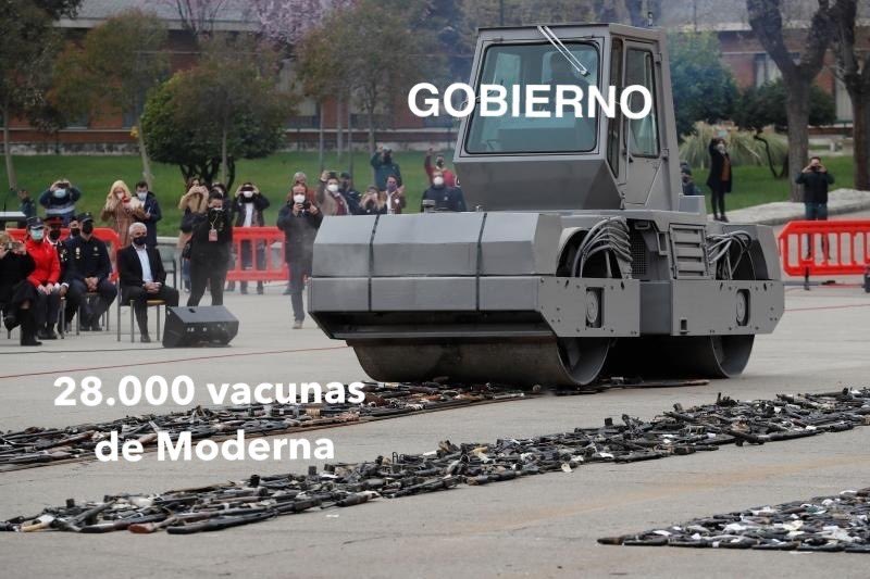 Tonicanto1's tweet photo. Desaparecen 4.400 dosis más de la vacunas de Moderna. Ya son 28.000 las vacunas 'extraviadas' por el Ministerio de Sanidad. https://t.co/WlwWZkgRtB