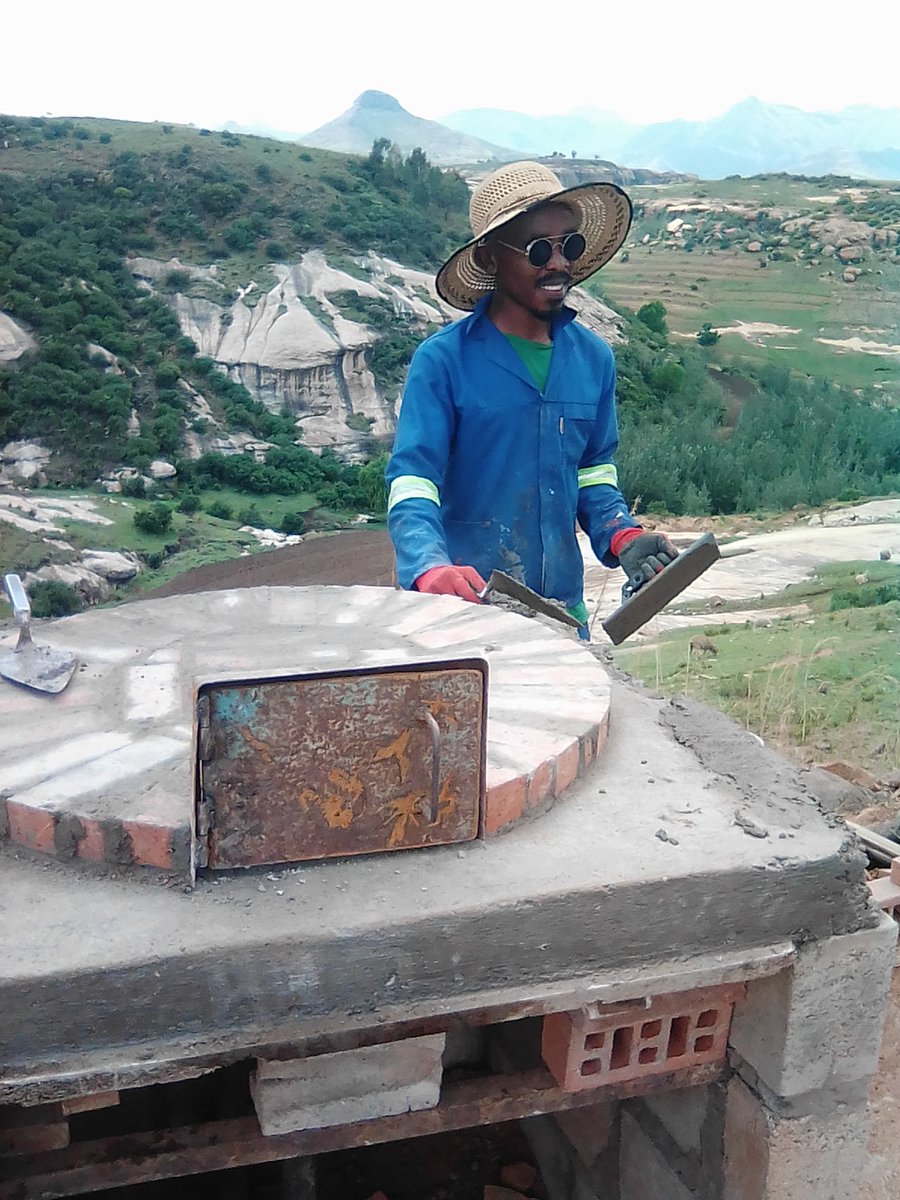 MadaneLoading's tweet photo. The process ea ho etsa pizza oven is always so interesting. https://t.co/rzyrbJHVuJ