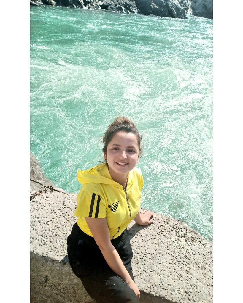 SarsBharti's tweet photo. हंस ले गा ले यह दिन ना मिलेंगे कल 💛
#devbhoomiuttrakhand #devaprayag https://t.co/6nsiUXtJ5q
