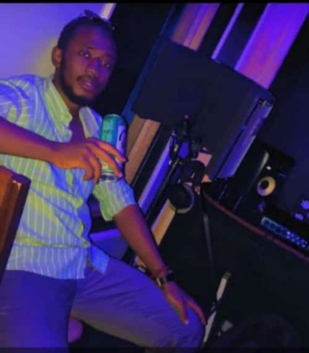 Phil_no_way's tweet photo. We have lost one of the most talented human beings known to the Ugandan scene. A good soul, a man of the people with an amazing sense of humor and intellect, a genius in his own respect. Rest In Peace Mubanda Graham you’ll be dearly missed 😪🙏🏾 https://t.co/39qJSBbcj3