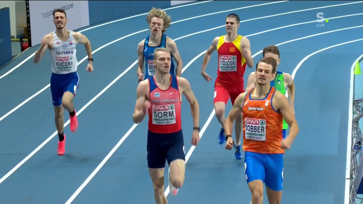 TopatletiekLive's tweet photo. Jochem Dobber loopt naar winst in 47.05 en gaat door naar de halve finale vanavond! https://t.co/ODHavcbv7i