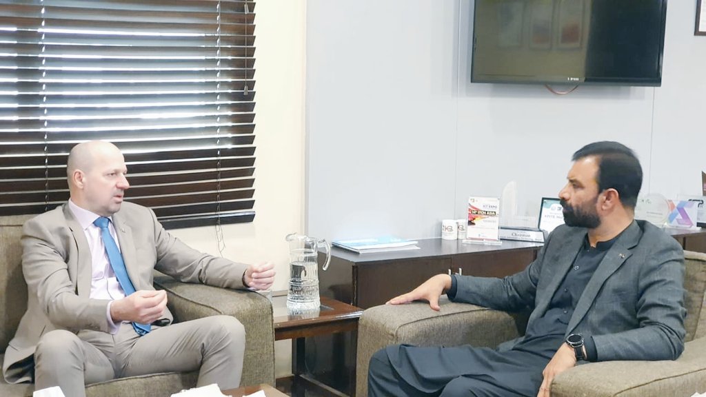 kpitbgov's tweet image. Ambassador of Bosnia in Pakistan Mr. Sakib Foric called on Advisor to CM KP on ST&amp;amp;IT @ZiaBangashPTI and MD KPITB Ali Mahmud at Khyber Pakhtunkhwa Information Technology Board Peshawar.

#KPITB #DigitalKP #TechDrivenKP
