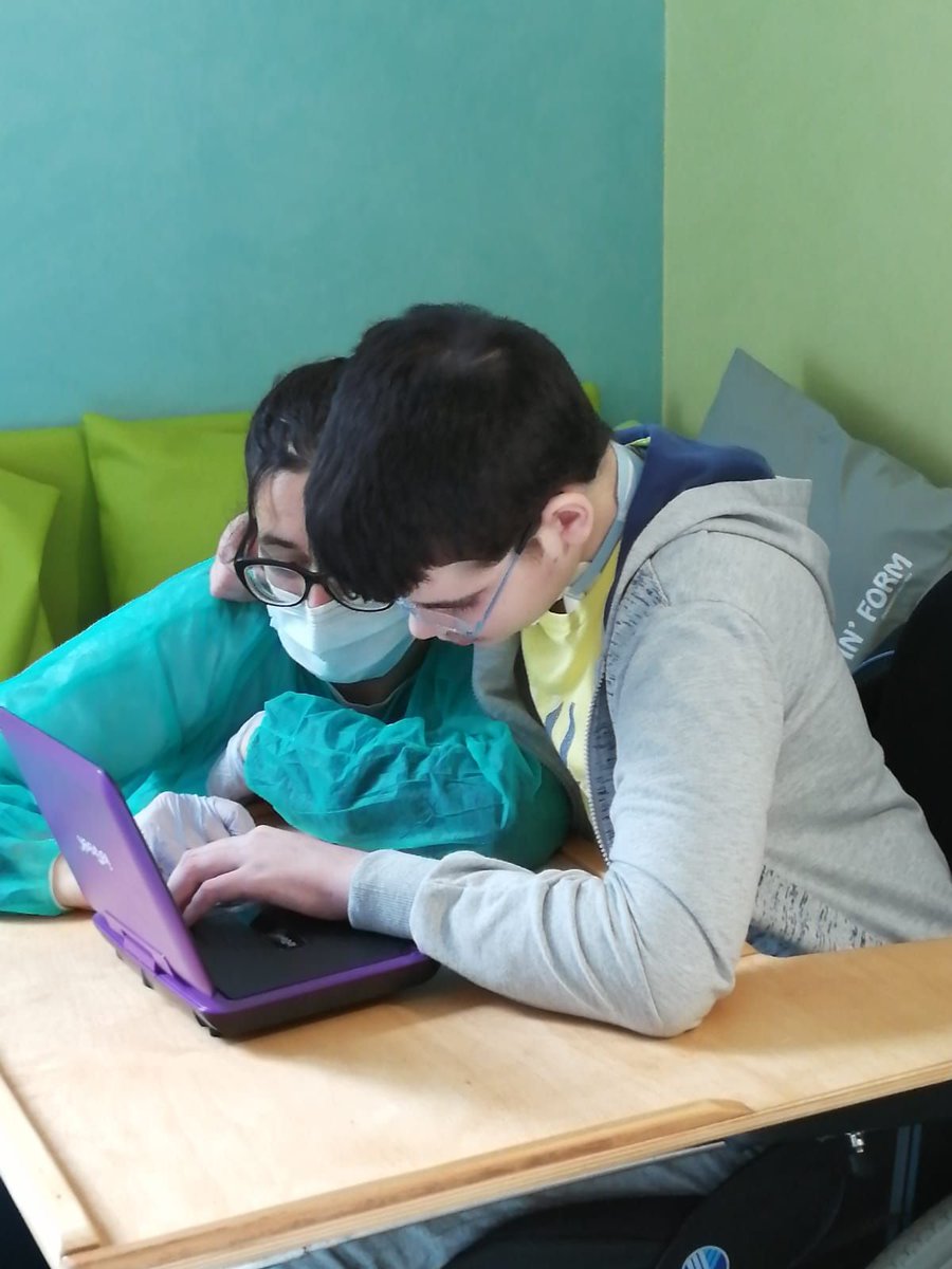 "Ciò che fa il Porto dei piccoli è una parte delle cure, quella parte che noi non facciamo."
Continua a leggere ▶️  bit.ly/3ke1m94
Guarda il video ▶️ bit.ly/2MfeQVs

#labanchina #magazine #dal2005convoi #ilmareinospedale