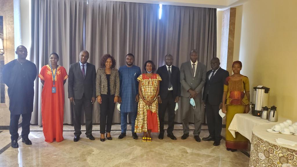 OIMCameroun's tweet photo. 1/2🔷️En ce moment : se déroule la réunion de lancement des activités du projet de lutte contre la traite des personnes... financé par @UNPeacebuilding et Co-coordonné par le gouvernement du #Cameroun et le bureau du Coordonnateur Résident du Système des @UN_Cameroon 

#PBF https://t.co/OnDYZHIdN1