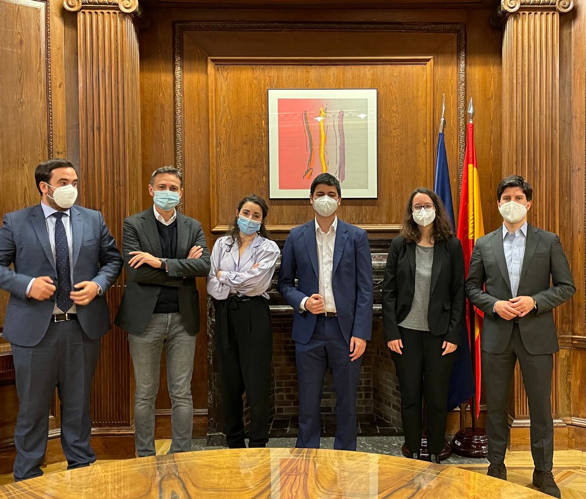 talentofuturo_'s tweet image. En la reunión estuvieron presentes @mariacasoes, responsable de Incidencia; Irene Rodríguez Sánchez, coordinadora del GT Economía Circular y @msdoncel, coordinador del GT Cambio Climático, así como otros #talentos de manera telemática🤝