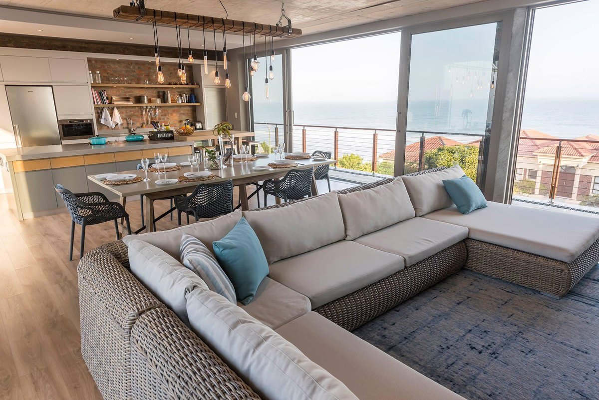 Book your next holiday on this breathtaking coastline - R2000 per room sleeping 2. Max group booking 8 people. 
Altair is a spacious, private, self-catering villa just east of the Great Brak River between Mossel bay &amp; George, mere 18-minute drive from the George Airport.