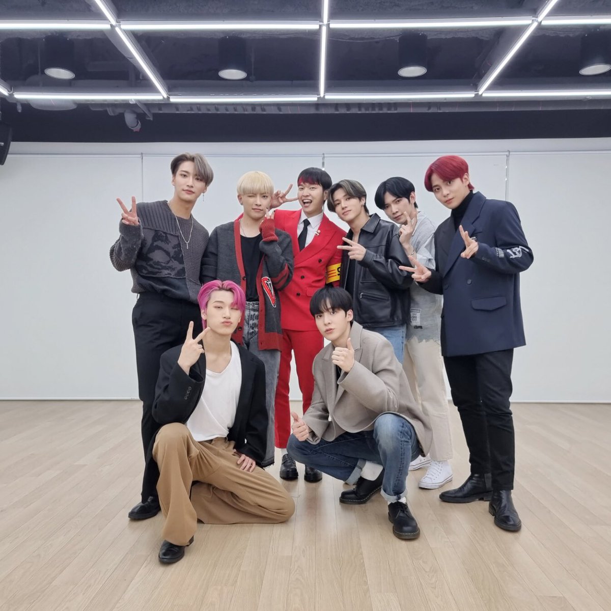 [📷] TODAY ATEEZ
⠀
불놀이야 불놀이야 yeah🎶
에이티니 마음속, 불을 지핀 에이티즈의 뜨거운 무대🔥와 
다양한 이야기를 에이티니에게 들려준 휴방위까지
오늘 밤 키스 더 라디오에서도 만나요 우리🥰

#TODAY_ATEEZ #ATEEZ #에이티즈