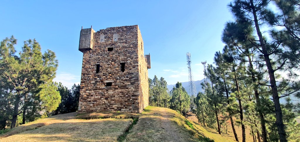 jadoonusmanali1's tweet photo. The moutain top #picket, constructed in 1860 by #British forces, still gives the bird's eye view of #Agror valley. Hoping to reinstate it to its original condition iA.
#Oghi #Mansehra #tourism #History #Hazara #kpk #architecture #Construction https://t.co/TVVkCeYOMv