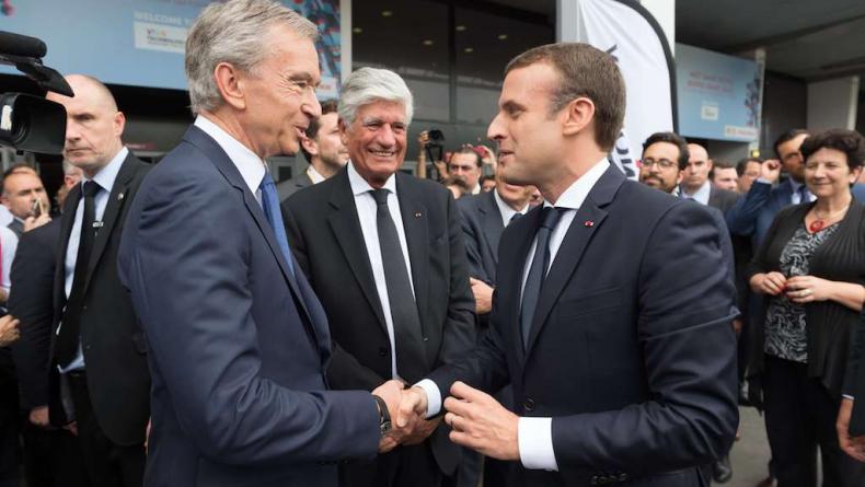 56Filou's tweet photo. #lyon9
Du moment qu'ils ne touchent pas à nos PORSCHES
On s'en branle bien de leurs problèmes !

&amp; Pour 2022, j'ai un pognon de dingue pour vous Cher Président !! https://t.co/lVrB97LWgc