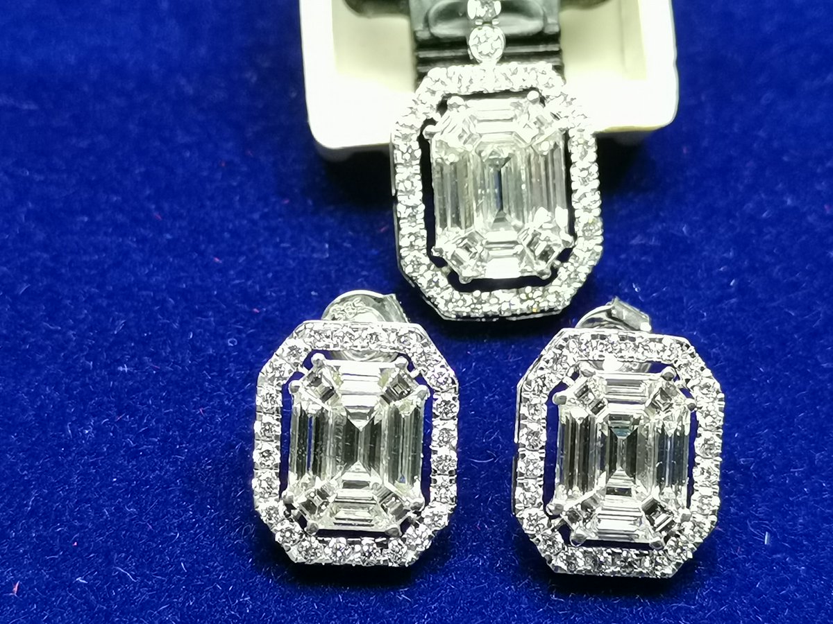EXCELLENTCORPO6's tweet photo. We love an Emerald cut halo earrings and pendant thought you'd like to see this one we made recently.π
.
.
#ExcellentCorporation
#cvddiamond
#syntheticdiamond
#hphtdiamonds
#loosediamonds
#diamondjewellery
#emeraldjewelry
#ring
#earrings
#pendant
#fencydiamond
#happyengagement https://t.co/N4v1GZ1Abs