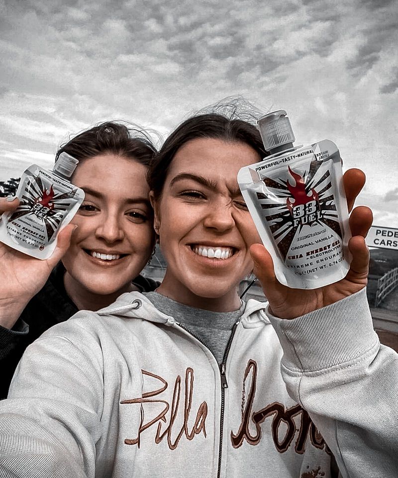 33Fuel's tweet photo. This is absolute GOLD 🌱
A couple of weeks ago, 33Fuel Ambassador @mbosano's daughter Amelie tackled a half marathon around the street of Cheltenham with her friend. Marcus mixed black #coffee with our chia gels to create the ultimate #caffeine gel! #RocketFuel
Well done girls 👏 https://t.co/M8JCjU16wl