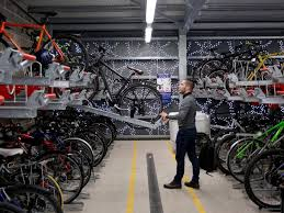 We've been ranked in the top tier of universities for our commitment to sustainable travel:

30 EV charging docks 🚗
2600+ bike spaces 🚴‍♂️
Dedicated cycling infrastructure 🛣️

Read more:

sustainabilityblog.group.shef.ac.uk/2021/03/05/uni…