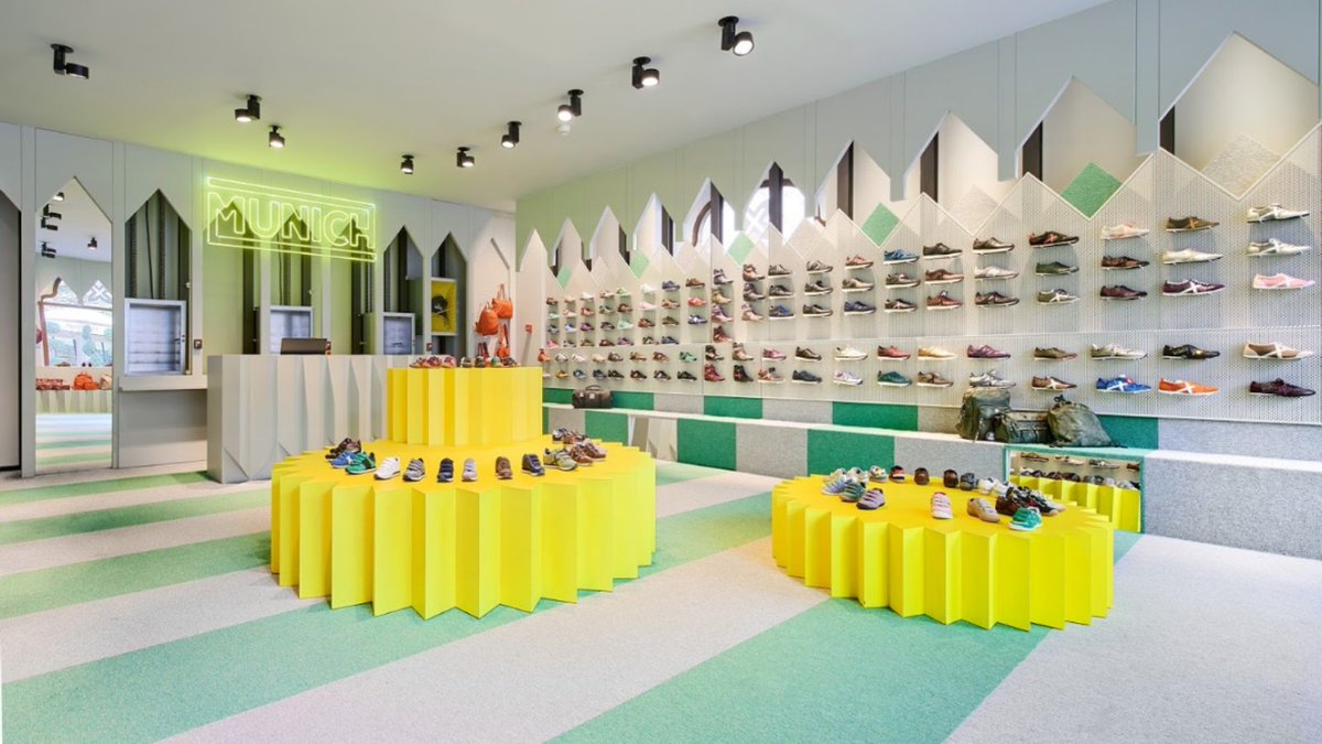 munichsports's tweet photo. ¡No nos para nadie! 💥 Abrimos de nuevo MUNICH La Roca Village ¡Ven a visitarnos! 🏃♂️🏃♀️
#MUNICHlaroca #LaRocaVillage #Barcelona #MunichSports #TiendasMunich #OutletsMunich https://t.co/Tp6rZQsqtK
