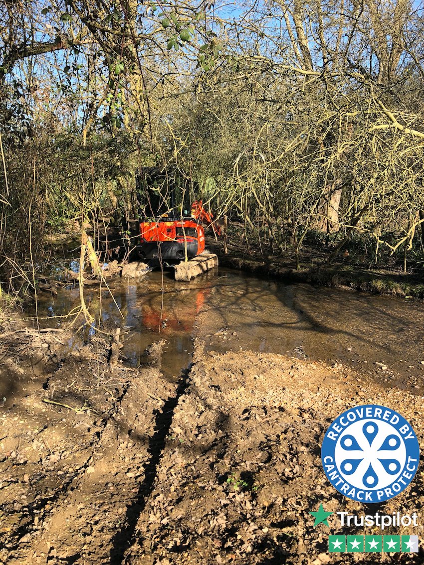 Waders required for this recovery our Investigator had his work cut out but nothing stops our #Wellybootsontheground Find out more at cantrack.com 
#protectwhatsimportant”