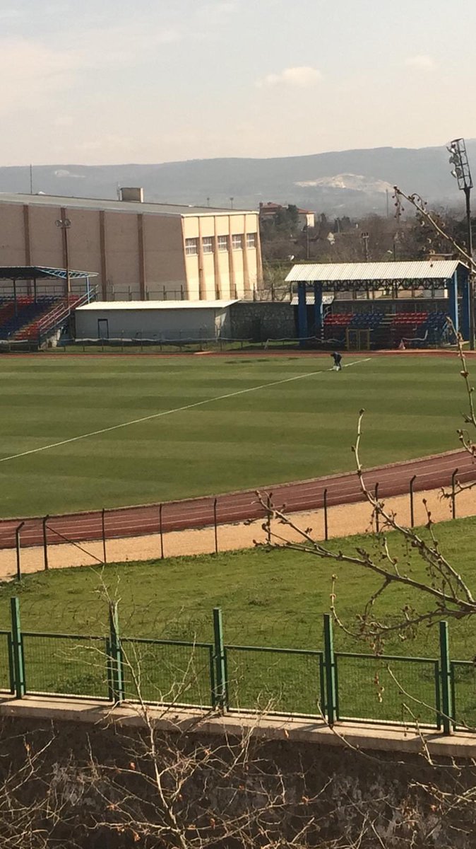 BAL ekiplerinden Mustafakemalpaşaspor’un İlçe Stadyumu’nun zemini.