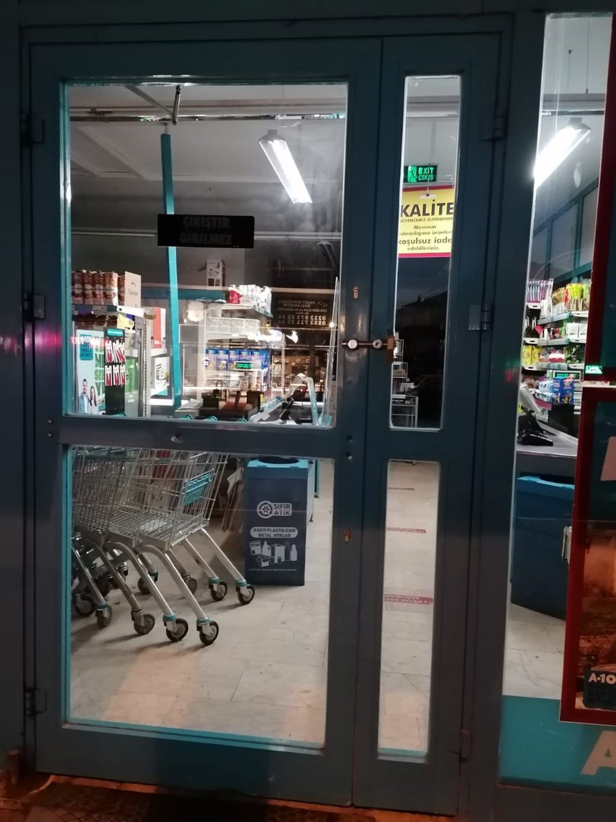 Sema Akyüz (@semaakyzz) on Twitter photo Ben A101 işçisiyim bu sabah 6'da evden çıktım. Bu fotoğrafı işe girmeden çektim. Marketin ışıkları sokağı aydınlatamıyo bile. Daha güneşi görmeden mağazaya girdik. İki gündür sendikamız sesimizi duyurmaya çalışıyo ama herkesin bizi görmesini duymasını istiyorum <a href="/MagazaMarketSen/">Mağaza Market-Sen</a> Ben A101 işçisiyim bu sabah 6'da evden çıktım. Bu fotoğrafı işe girmeden çektim. Marketin ışıkları sokağı aydınlatamıyo bile. Daha güneşi görmeden mağazaya girdik. İki gündür sendikamız sesimizi duyurmaya çalışıyo ama herkesin bizi görmesini duymasını istiyorum <a href="/MagazaMarketSen/">Mağaza Market-Sen</a>