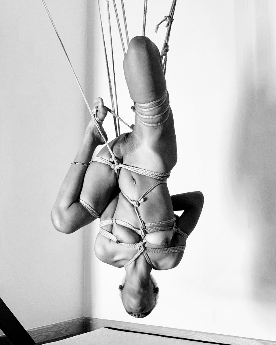 From a session with S 🖤

I didn’t feel very motivated to create with rope recently. Also the real life caught up with me and there wasn’t enough space for calm thoughts. 

#yourknots