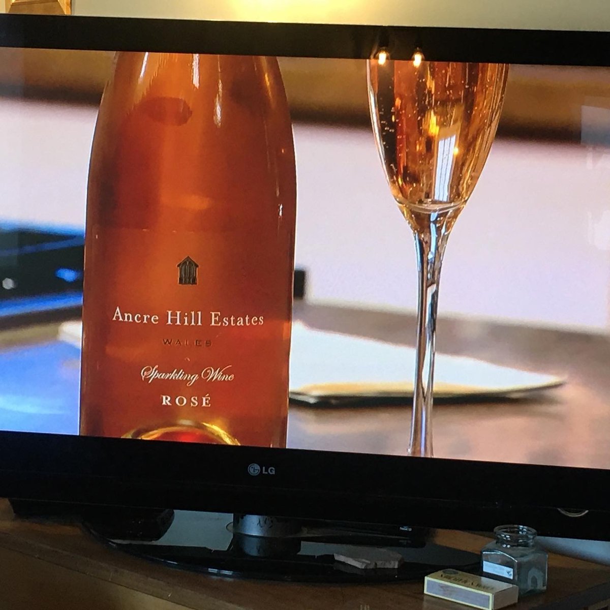 Sun slowly coming out here in beautiful Monmouthshire...time to chill down that bottle of Ancre 2013 Sparkling Rose 😉🏴󠁧󠁢󠁷󠁬󠁳󠁿