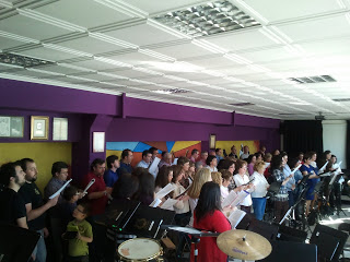 Tal día como hoy, 5 de marzo de 2011, se realizó el primer ensayo de nuestra Coral Polifónica de Baeza, bajo la batuta de D. Antonio Carmona Barroso. 

Ha contando desde sus inicios con más de 80 voces mixtas y son un orgullo para esta asociación. 

Feliz 10º aniversario.@CPBaeza