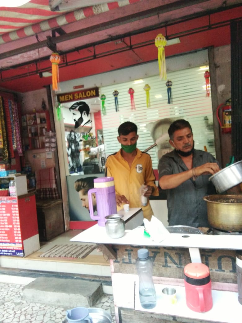 PinkySh85261060's tweet photo. @mybmc,@CMOMaharashtra@AUthackeray@MumbaiPolice@mybmc@mybmcWardRN
illegal paan shop and tea stall operating from Sagar Hair Salon, Shop no 4, Nanddham Palace, Sant Dyaneshwar Marg, Veer Savarkar Nagar, Borivali East. Selling banned products to small kids. With no license at all. https://t.co/0uAg7k481N
