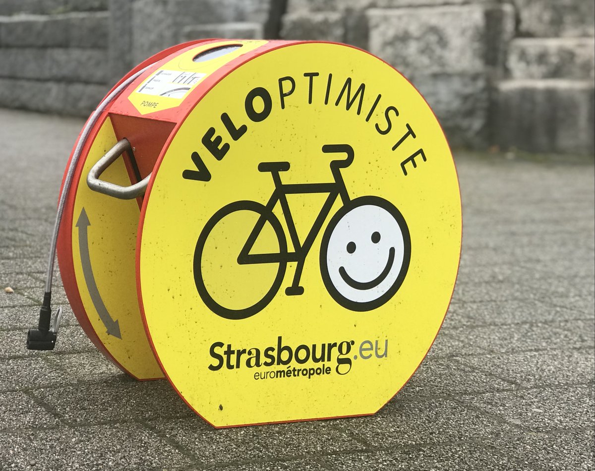 altinnova's tweet photo. A Hoenheim aussi on ne manque pas d'air avec une jolie station de gonflage vélo #AltaoPump d'@altinnova bien souriante 🙂 installée en libre accès devant la mairie
#veloptimiste #equipementvelo #solutionvelo
https://t.co/mfNF5K7MnL https://t.co/Cvou0S2dMH