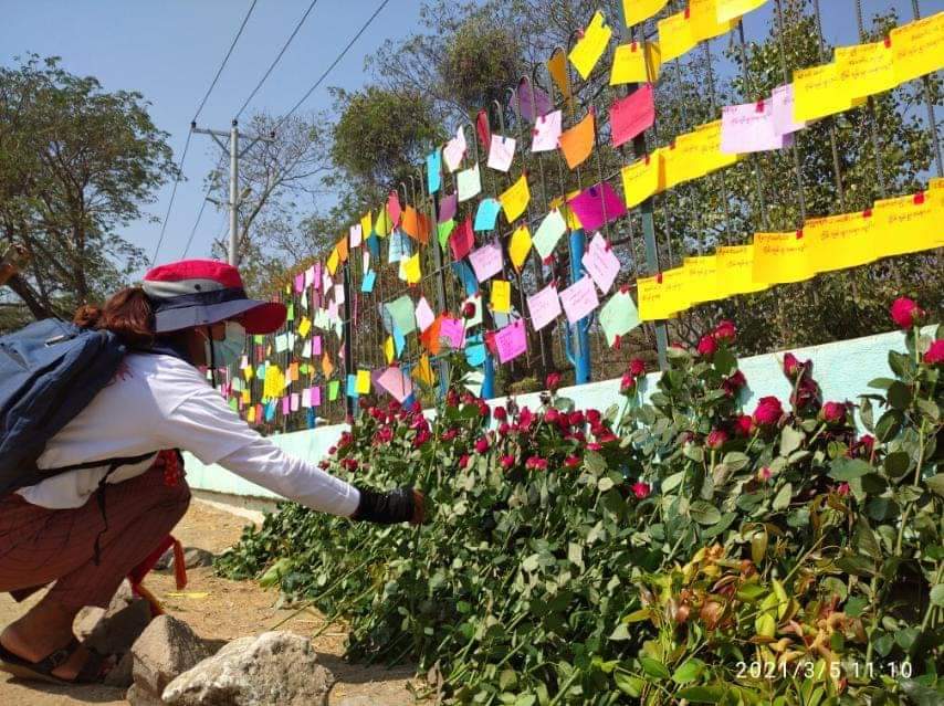 Praying tribute to fallen heroes in TABAYIN, sagaing.
FASCIST MILITARY
#Mar5Coup
#WhatsHappeningInMyanmar