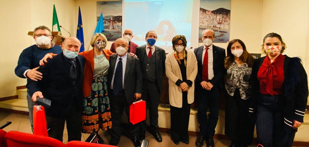 Buon compleanno <a href="/UILofficial/">Uil Nazionale</a>  a margine consiglio generale nazionale nazionale salone  <a href="/CampaniaUIL/">UIL Campania</a> consegna medaglia celebrativa 70 esimo ai past. Segr. Gen. Della Campania