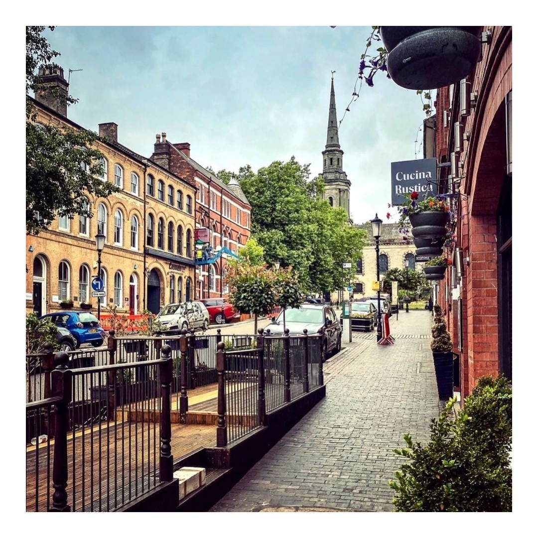 BirminghamJQ's tweet photo. Brings back memories of these streets being full of people with different stories. ✨  We can make memories like these again very soon. Keep positive JQ!⁠

📸 IG user: habitats_online
⁠
#jq #jewelleryquarter #ilovebrum #birmingham #birminghamjewelleryquarter #westmidlands https://t.co/CMhc8kAQsk