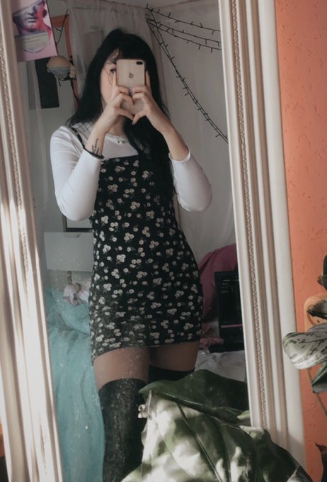 Cardigan or no cardigan? 🦔🪴  Anyways I accidentally sent one of these pics in my class group chat. So