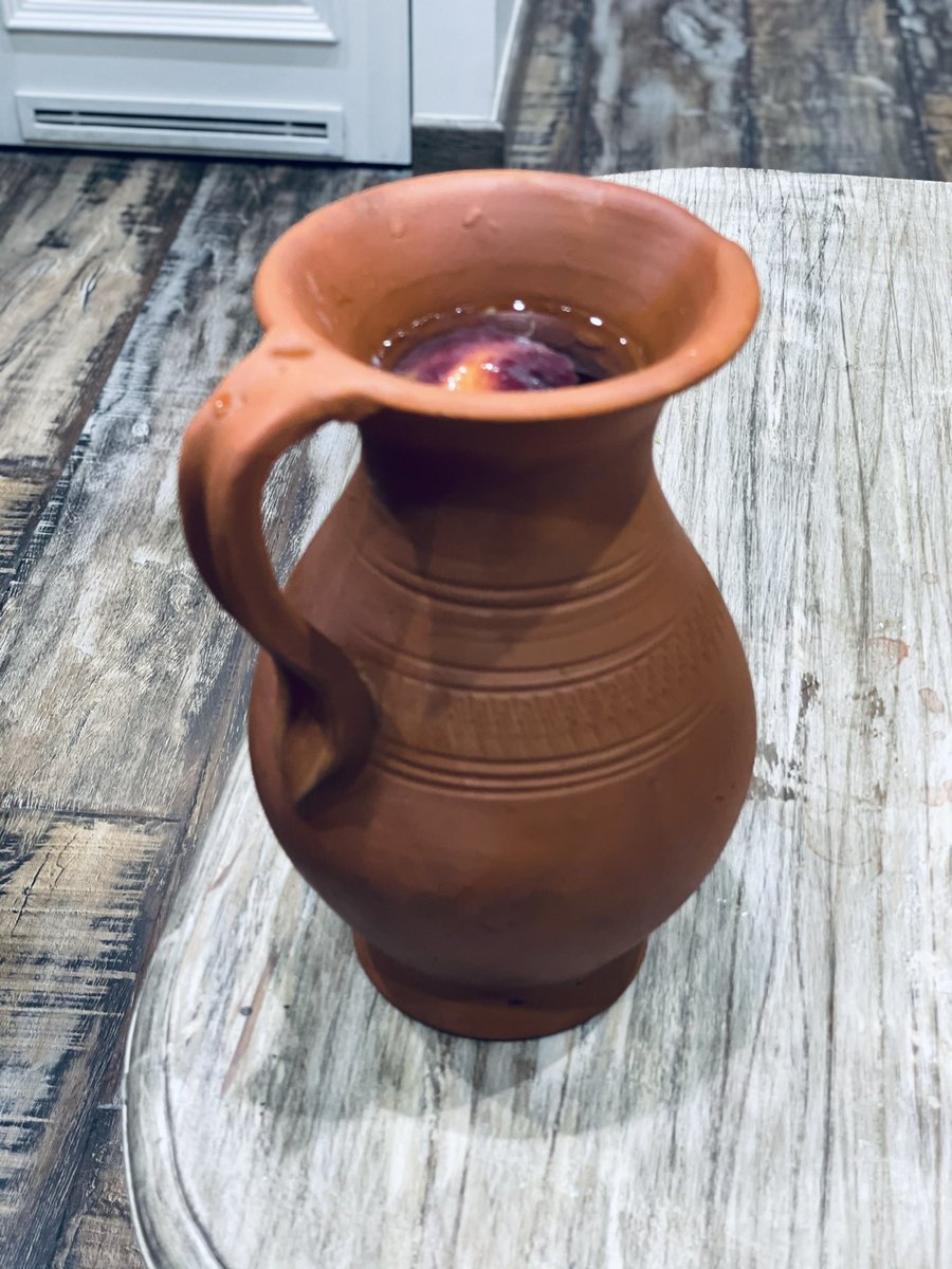 Got this earthen jug from MP, I cut few peaches and soak in water, drink this antioxidants rich water, it comes out slightly sweet and very chilled.
Tastes so good, try this with cucumber and lemon as well in Ayurveda it’s hugely recommended especially for people with high pitta.