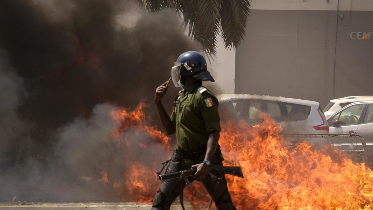 papalioune's tweet photo. Macky Sall réveille toi !
#FreeSenegal https://t.co/gRomu2RgMb