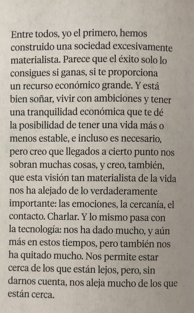 aitorlagunas's tweet photo. Da igual si compráis Panenka o no: de verdad, si podéis leer esta entrevista, hacedlo. Sin dramatismos, mirando a la cara a la enfermedad, con reflexiones llenas de vida. Solo con la sonrisa de la foto, Juan Carlos Unzué te desmonta todas las tonterías del día a día https://t.co/4oI5rNf8e0