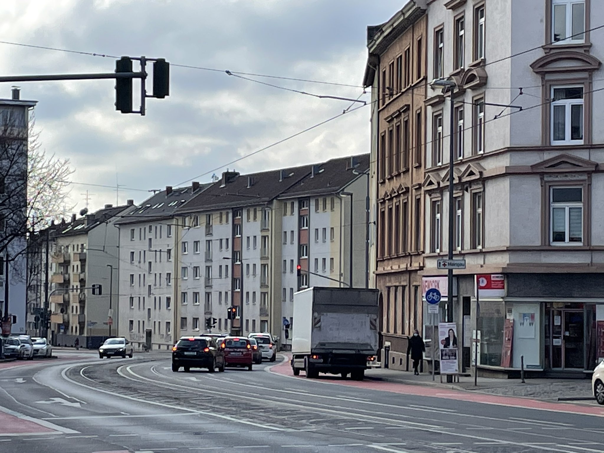 Peter M on X: @Stadt_FFM #falschparker Within 10 minutes I saw two LKWs  blocking Radwege on #friedbergerlandstrasse  / X