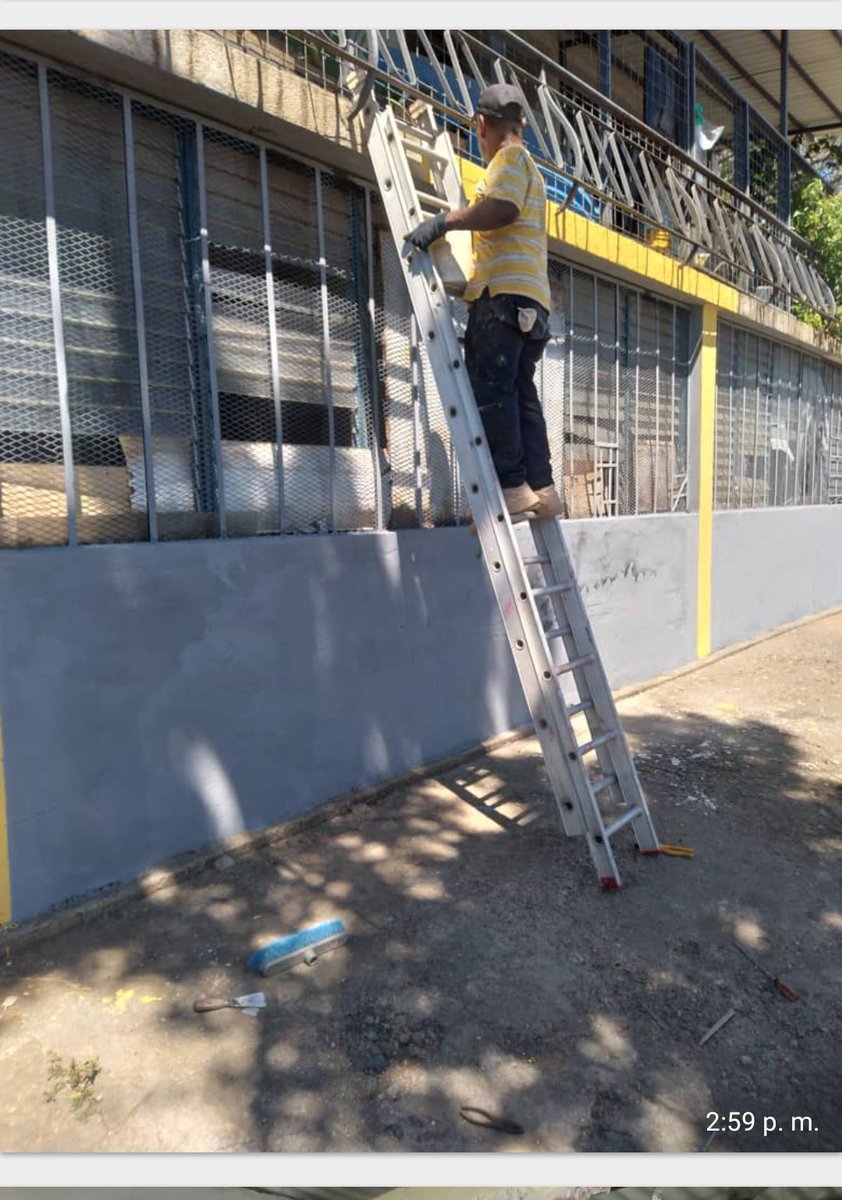 EscuelaDRCdeH's tweet photo. Así comenzamos el mes de marzo. Un cariño para la escuela. Gracias a la colaboración de los representantes y al director Javier Bravo. @ClifParaiso @EscuelaDRCdeH @MPPEDUCACION https://t.co/jPnIFGosR2