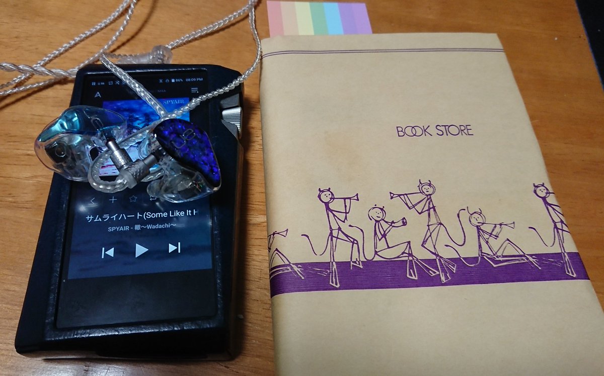 crossclover0's tweet photo. 好きな曲を聴きながら久しぶりの読書。
#SR25
#カスタムIEM
#UE5PRO https://t.co/IVsG5z2CuM