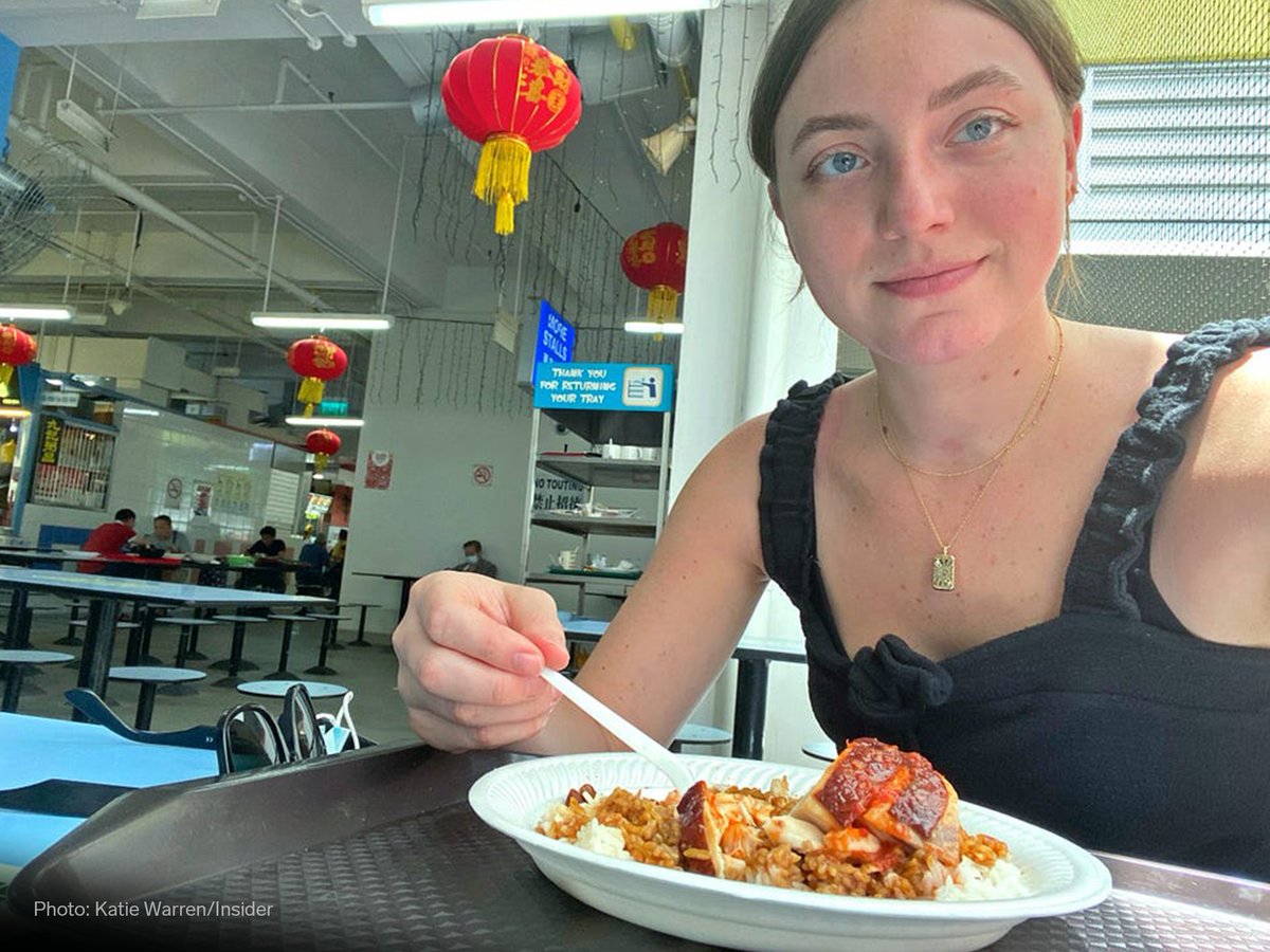 InsiderAsia's tweet photo. Hawker Chan, a street food vendor in Singapore, sells the world's cheapest Michelin-starred meal. 

It's a chicken-and-rice street food dish that costs 3 Singapore dollars, or about $2.25.

Insider's @katiedwarren went to try it out. 👇

https://t.co/apmv6wLqu5 https://t.co/s7DjqcVPHM