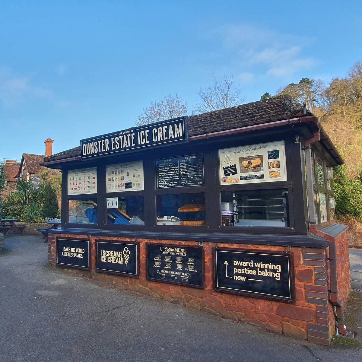 Dunster_Info's tweet image. Blue and part cloudy sky however still chilly on my walk this morning...
#dunster #dunstervillage #somerset
