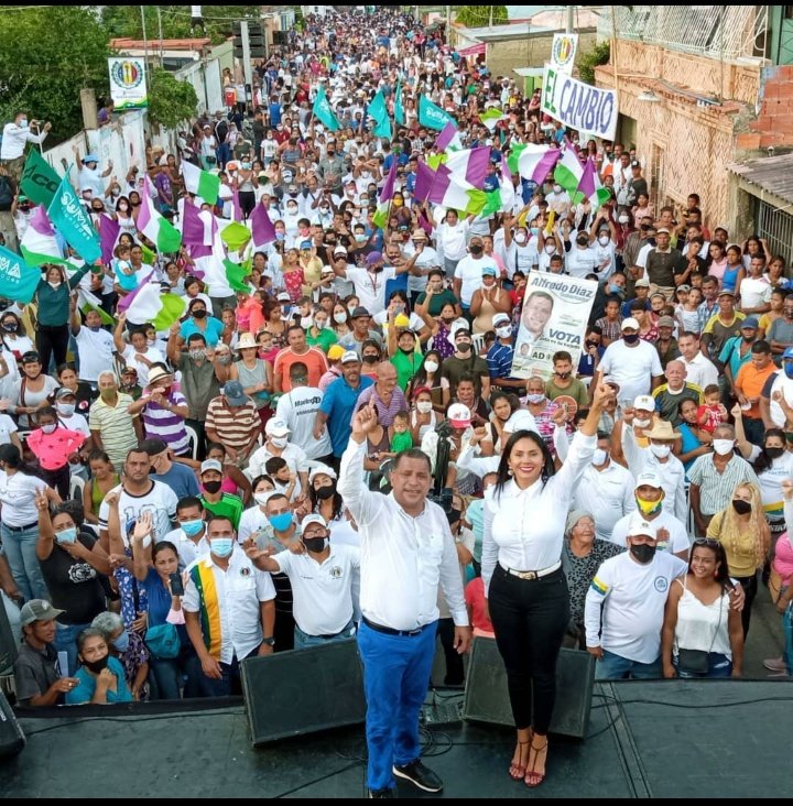 chilala08's tweet photo. Porlamar de mis amores se levanto para recibir a su líder un hombre que desde muy joven defiende con su alma a este municipio Alfredo es pueblo ... El municipio que lo vio crecer ... https://t.co/zRZ8v2hU5k