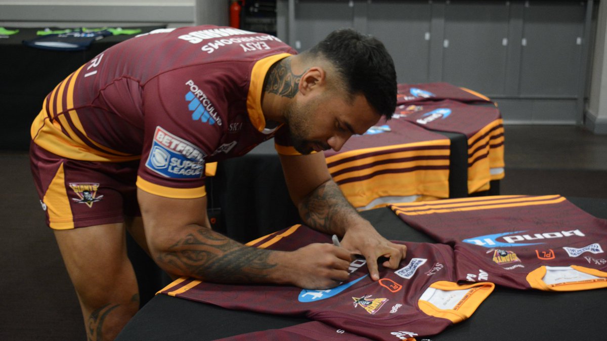 BondItUK's tweet photo. The new Huddersfield Giants Kit looks fabulous - media day at Giants with some busy signing going on!! First match Sunday 28th March against Hull FC - stick it in your diary. #rugbyleague #proudsponsors #inthebag2021 https://t.co/HE9eYS6mkO