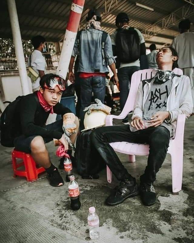 UnionXiumin's tweet photo. The pictures scream sorrow, vexation, fatigue plus a hundreds of emotions. We just demand our peaceful ordinary days where we have our own rights to live up in the society. 

#WhatsHappeningInMyanmar  #Mar5Coup #WeNeedR2PInMyanmar https://t.co/TuL722aTZy