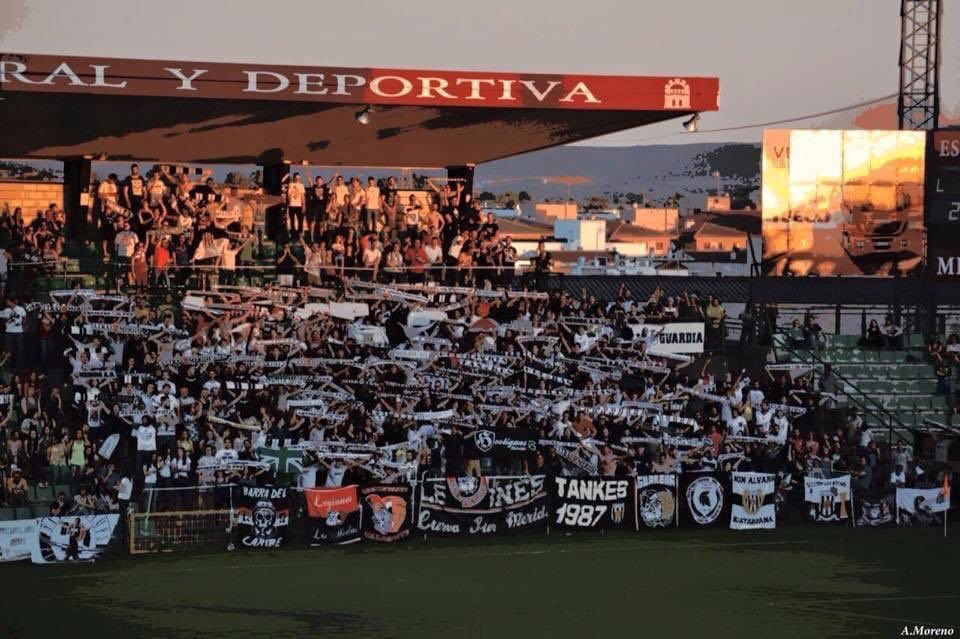 Rogamos a todos nuestros socios, compañeros de grada y demás aficionados romanos que porten sus bufandas para mostrarlas a la salida de jugadores el domingo. 

El Romano debe rugir y necesitamos a toda nuestra gente.