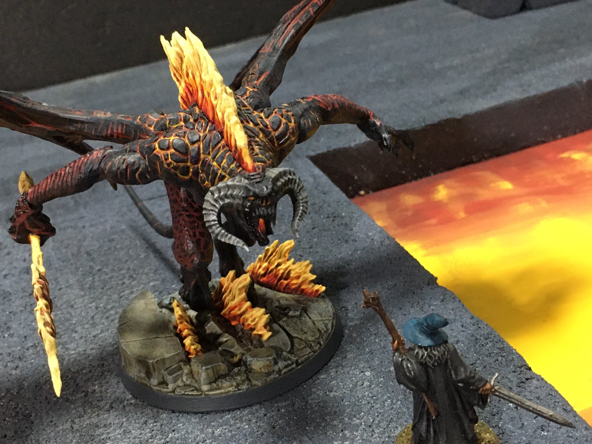 タカ Kom 夜のフィギュア撮影会 お題 魔 バルログ モリアの坑道に潜む魔物 ガンダルフ ここは断じて通さん バルログ ガンダルフ 指輪物語 ロードオブザリング Loadofthering ゲームズワークショップ Gamesworkshop Miniatures