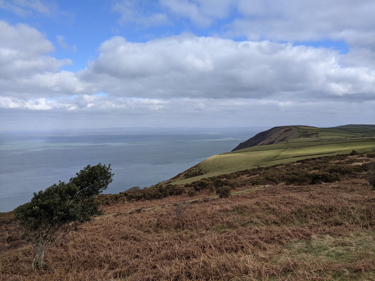 💚 Wow! Today the #ViewFromTheOffice is simply stunning! Fly tipping patrols in #Trentishoe today! Look how beautiful North Devon is, let's keep it that way! #DoTheRightThing #LoveWhereYouLive #LitterLess #StopTheDrop