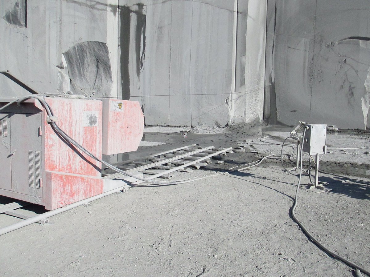 MarieDu59931890's tweet image. Skystone diamond wire for quarry is suitable for cutting banks of any size effectively and safely and slabbing them into blocks.#skystone #quarrymachine #granite