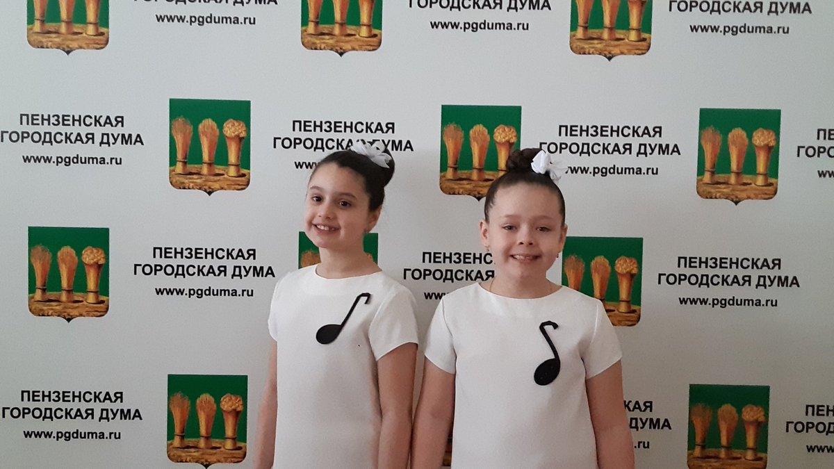 В предпраздничные дни всегда приятные хлопоты и суета.Надо успеть везде и всех поздравить.

5 марта наша дружная команда ( вокальный ансамбль "Домисолька" ДМШ 1) поздравила всех сотрудниц Пензенской Городской Думы с наступающим женским днем.
Счастья и здоровья вам,милые дамы!