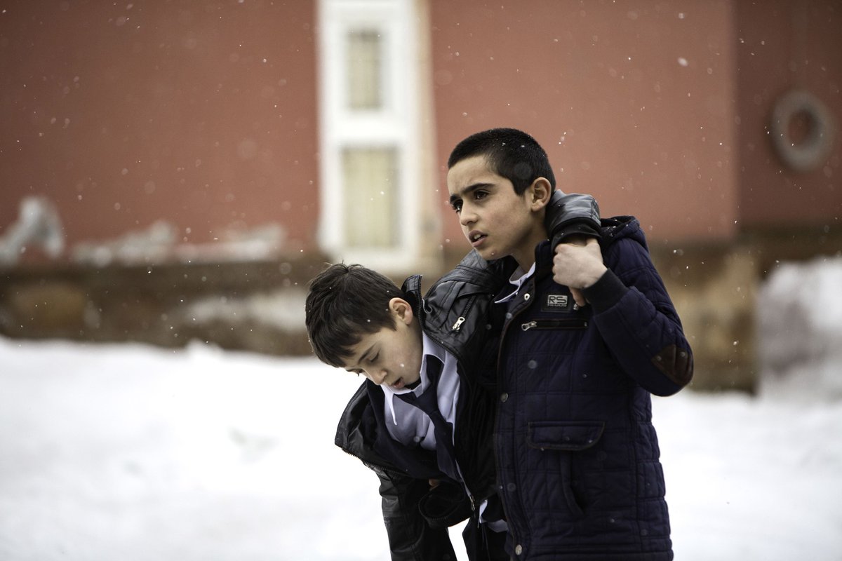 Pandemi nedeniyle aday filmlerin sadece çevrimiçi gösterimleri yapılan Berlin Film Festivali’nde Panorama bölümünde gösterilen Ferit Karahan’ın yeni filmi “Okul Tıraşı” (Brother’s Keeper)  Fipresci ödülüne layık görüldü. #Berlinale2021 #FIPRESCIPrize