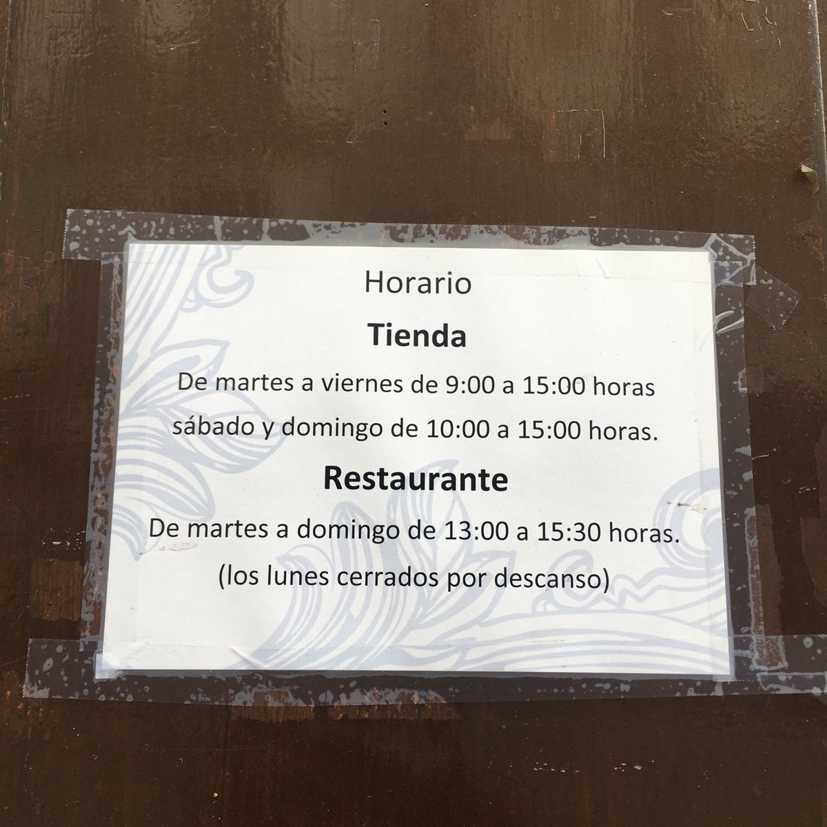 Unsereno's tweet photo. No podemos perder establecimientos como Lhardy, ayudemos todos un poquito. 

Les dejo los horarios actuales https://t.co/dAdzkSrrP7